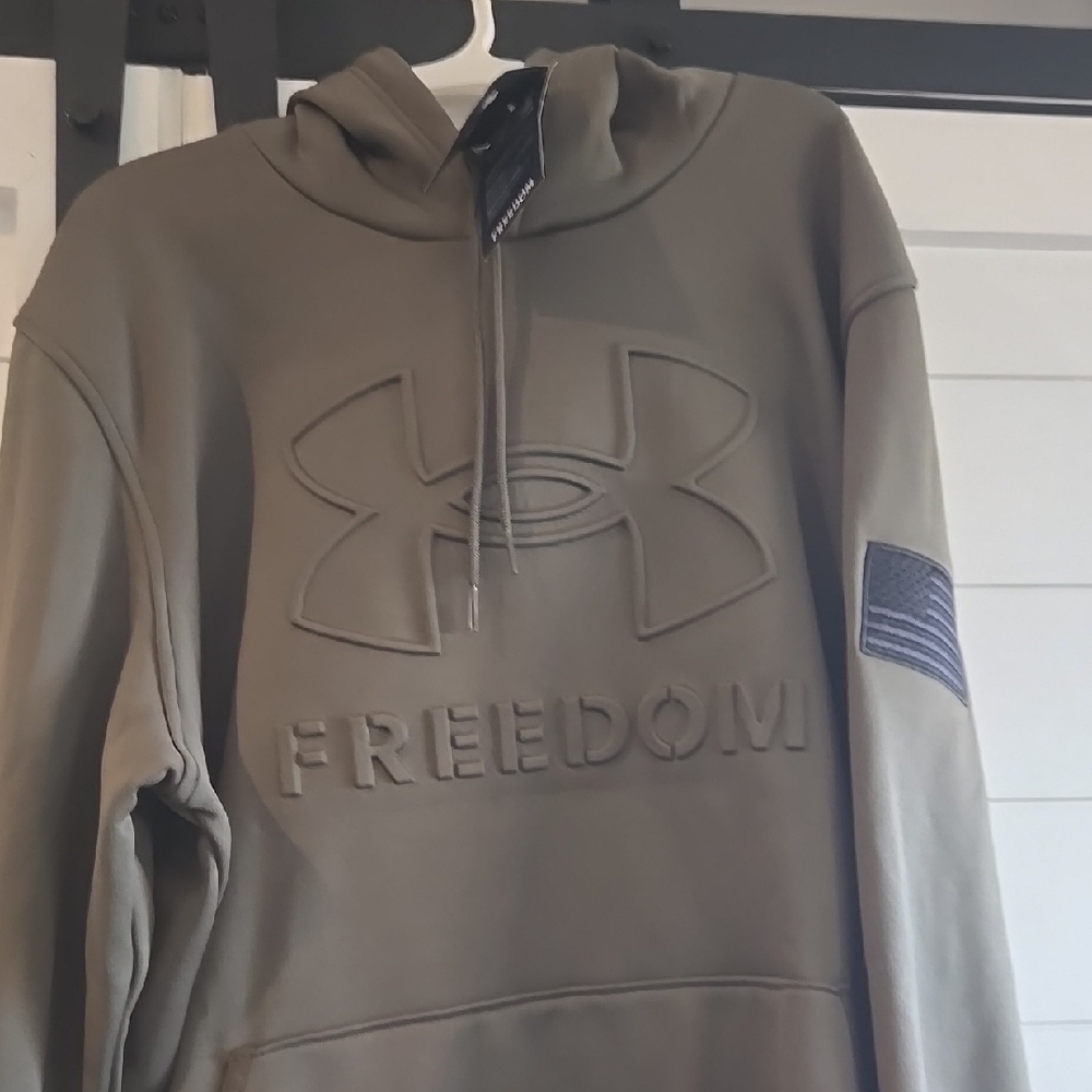 Under Armour Freedom Hoodie in Olive